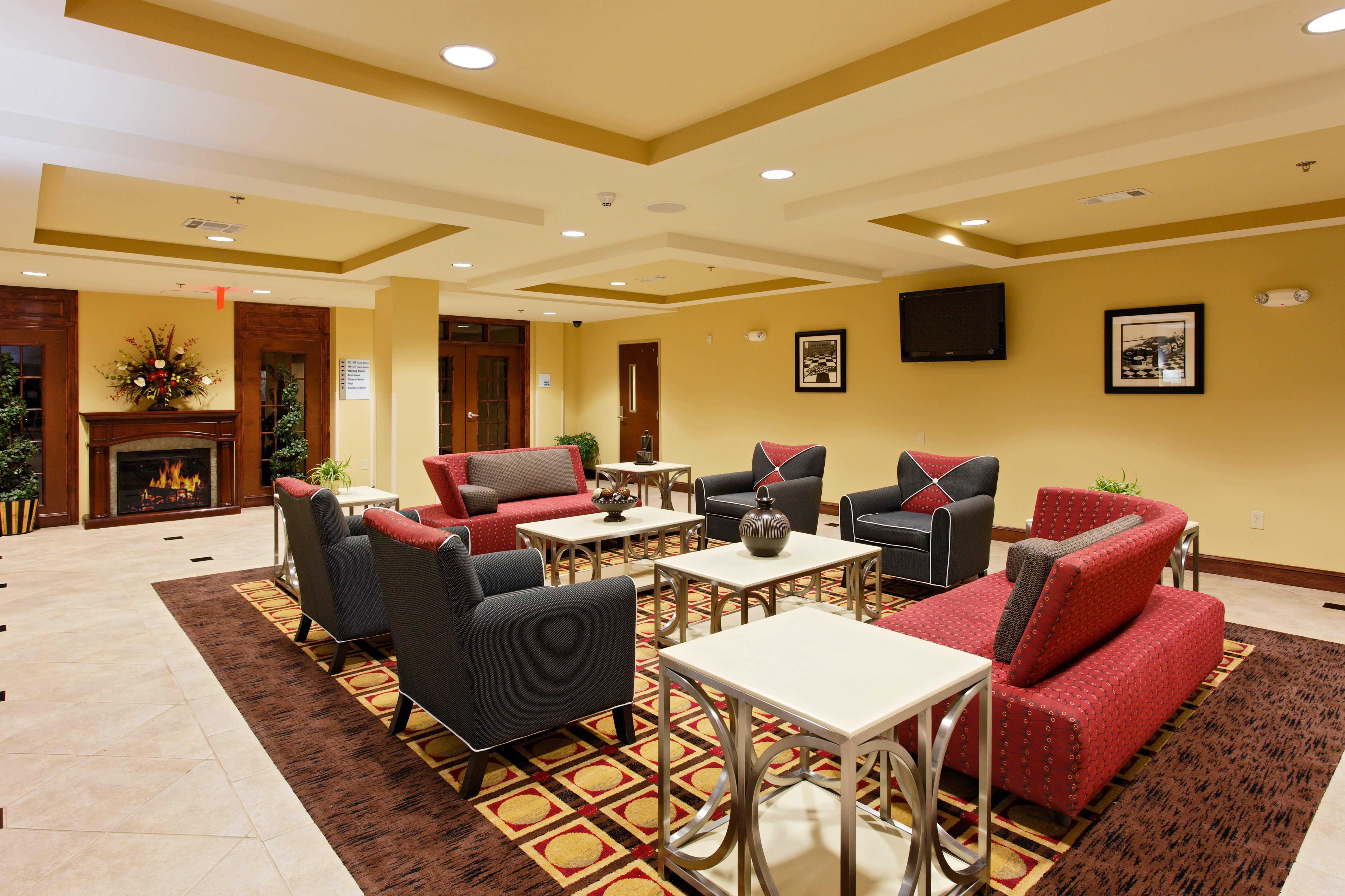 Holiday Inn Express Hotel & Suites Talladega By Ihg Buitenkant foto