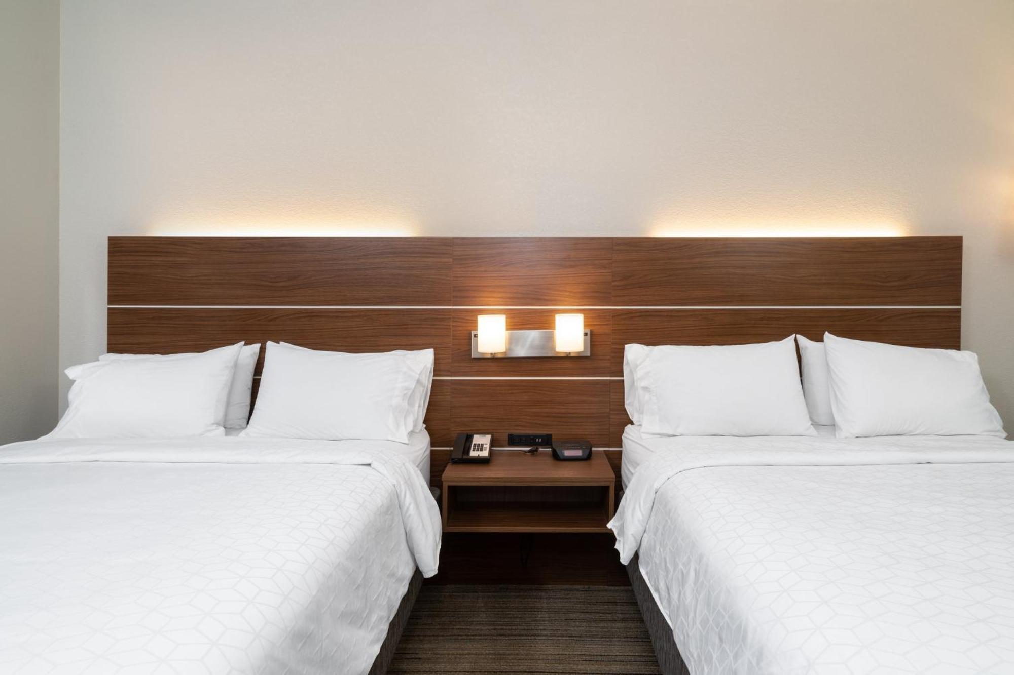 Holiday Inn Express Hotel & Suites Talladega By Ihg Buitenkant foto