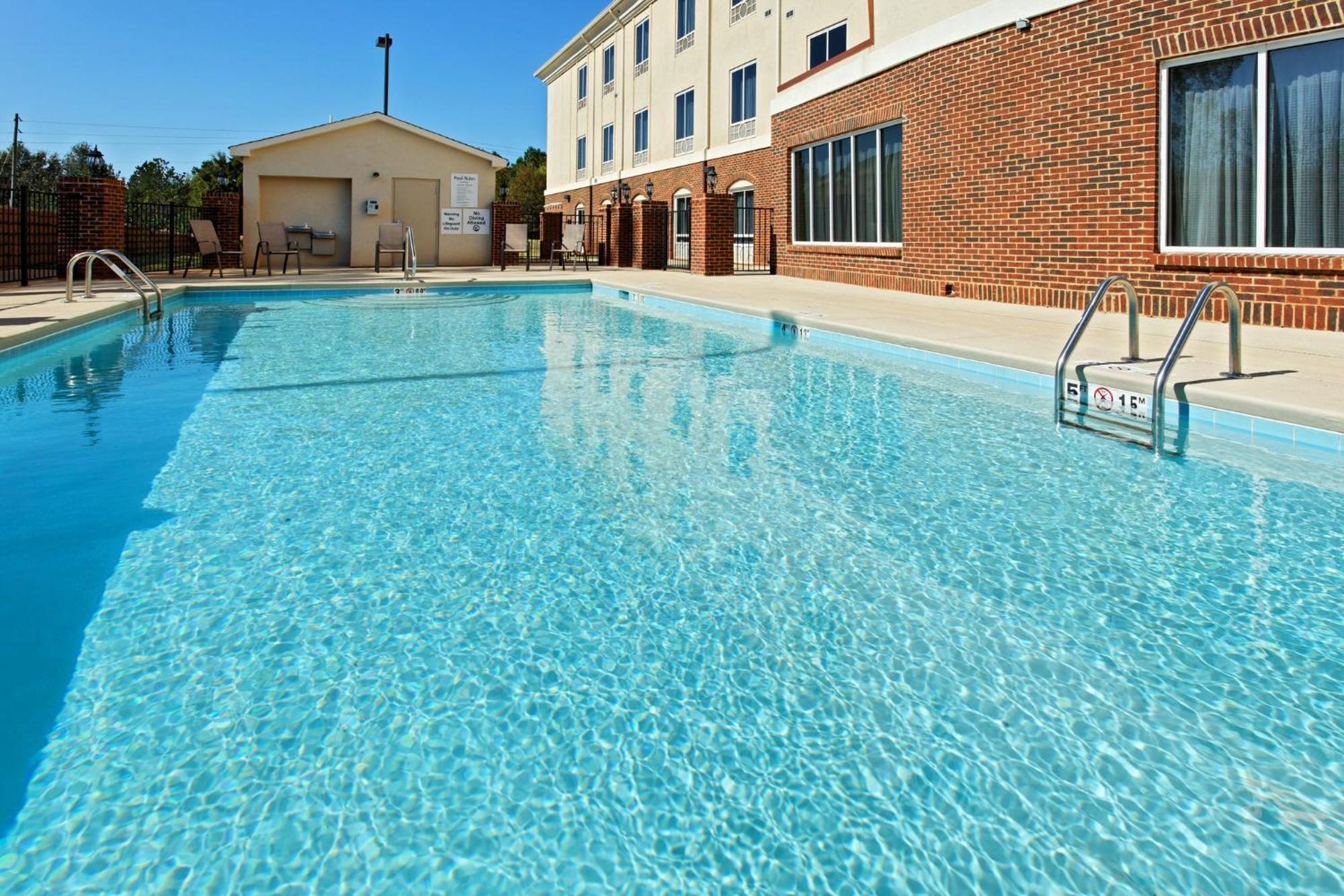Holiday Inn Express Hotel & Suites Talladega By Ihg Buitenkant foto