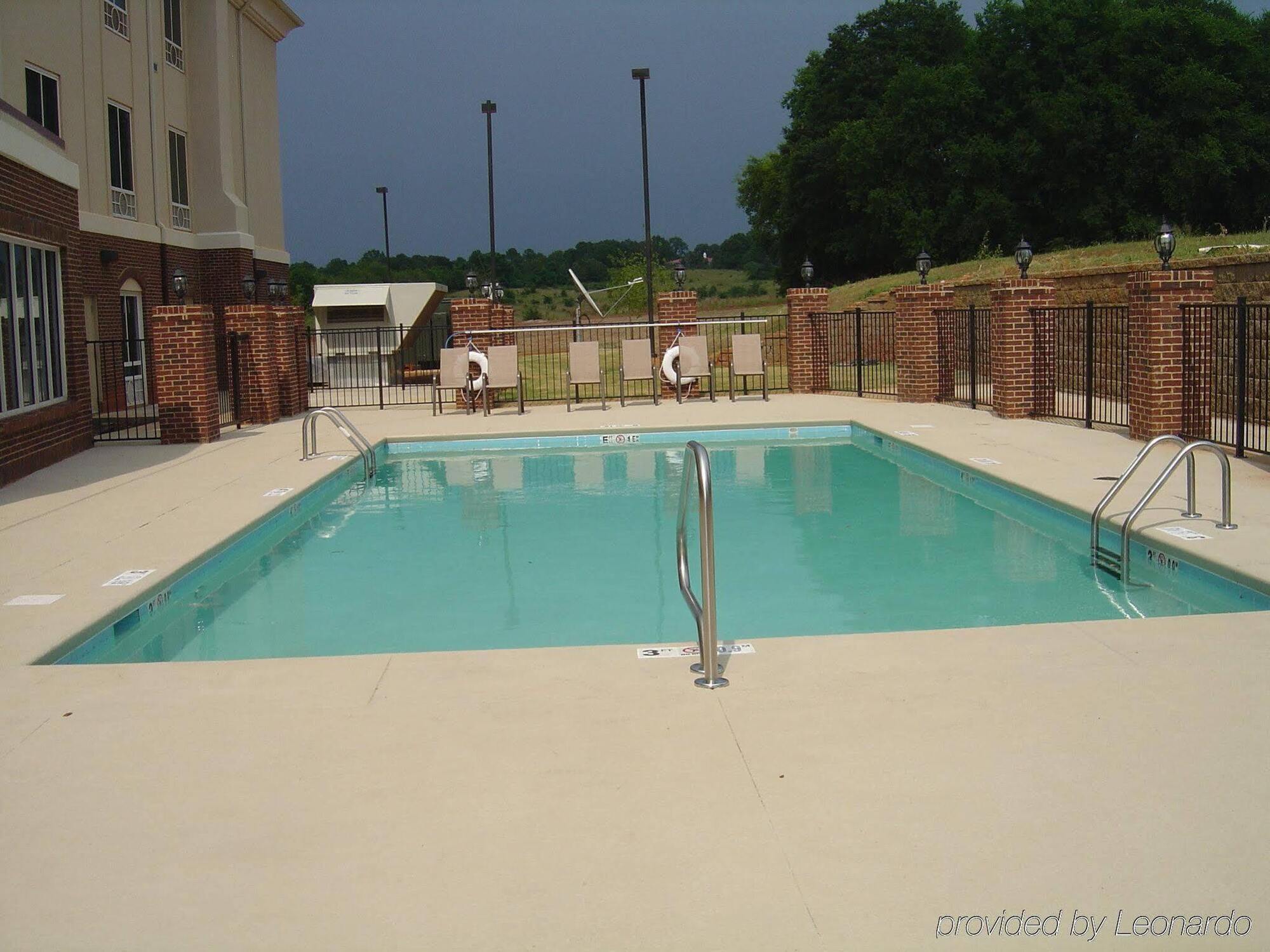 Holiday Inn Express Hotel & Suites Talladega By Ihg Buitenkant foto